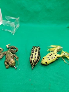 VINTAGE OLD LURES 3 RUBBER FROGS FOR TOPWATER BIG BASS FISHING. - Picture 1 of 6