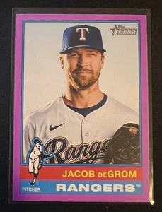 2025 Topps Heritage #279 Jacob deGrom bordo viola chiaro Texas Rangers - Foto 1 di 2