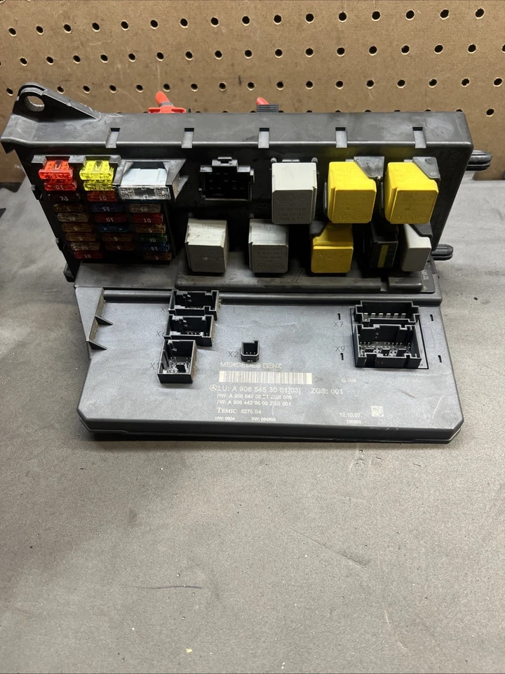 2008 Dodge 2500   SPRINTER BCM SAM FUSE BOX MODULE OEM  Gas V6 - Image 1 of 4