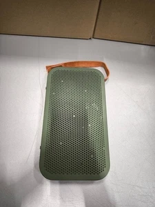 Bang & Olufsen BeoPlay A2 Bluetooth Speaker Green No Charger Used Working - Imagen 1 de 9