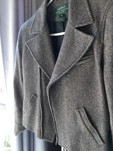 ralph lauren classic wool blazer size 4p lightly used in excellent condition. - Picture 1 of 5