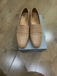 Vionic , Flat light brown - Beige colour, used once. - Picture 1 of 6
