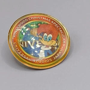 Pájaro carpintero leñoso USJ Navidad insignia pin botón TCG Universal Studios Japón raro - Imagen 1 de 9