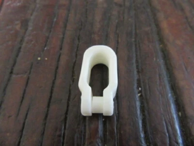 Bainbridge Plastic Screw On Shackle     BA-A030W   (Package of 10) - Image 1 of 4