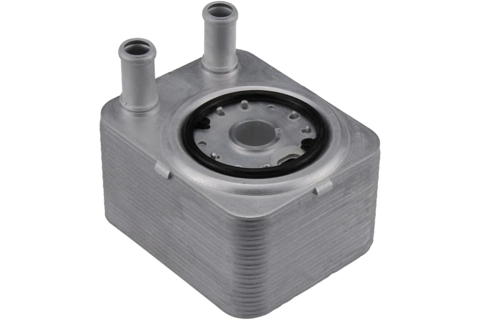 Масляный радиатор двигателя URO для Volkswagen Passat 2004-2010 годов выпуска - Изображение 1 из 4