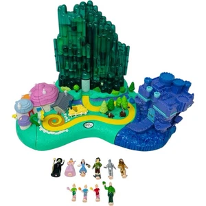 Polly Pocket Il Mago di Oz Città di Smeraldo Playset Mattel 2001 con Personaggi - Foto 1 di 17