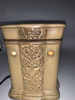 Calentador de cera Scentsy enrejado tamaño completo toscano dorado marrón beige floral griego Foto 1 de 4