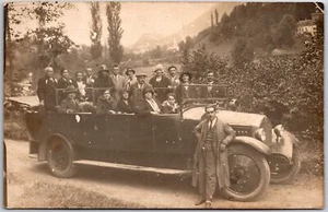 Gruppe von Männern & Frauen im LKW, Wald Hintergrund, RPPC Echtfoto, Postkarte - Bild 1 von 2