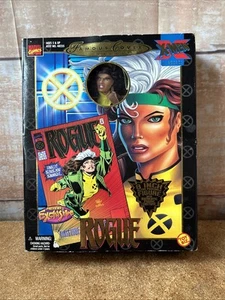 1998 Rogue ToyBiz 8" Figure Marvel Comics Famous Cover Series X-Men Boxed - Picture 1 of 7