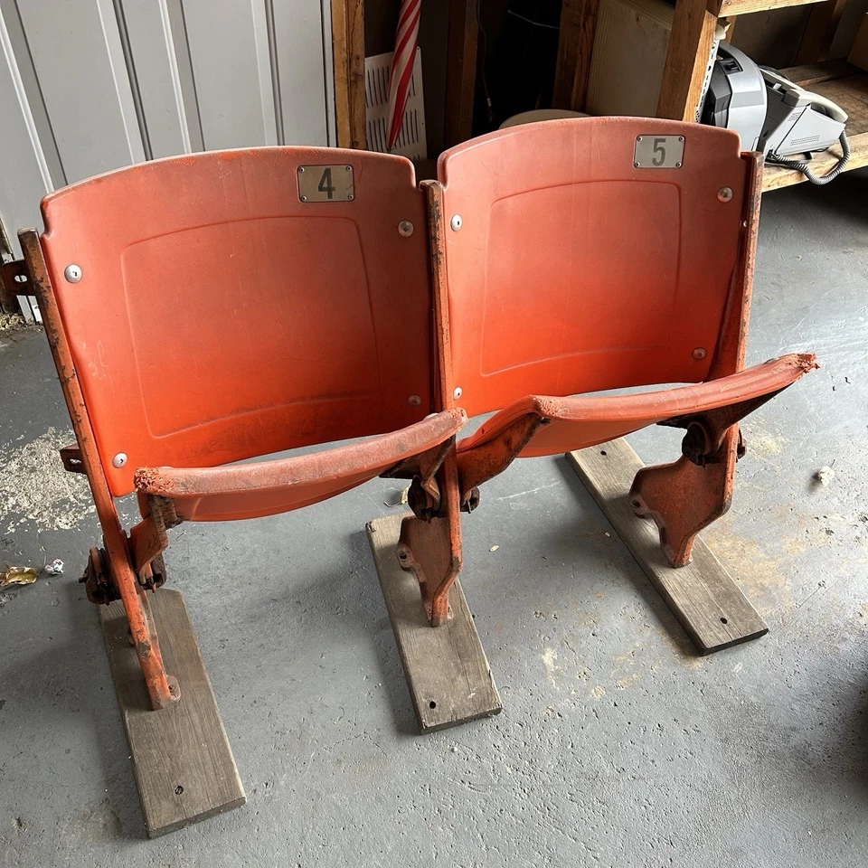 Conjunto de dois assentos Soldier Field Chicago Bears Stadium laranja 4 e 5 NFL - Imagem 1 de 4