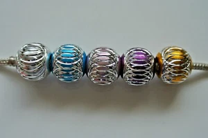 Cuentas grandes talladas de colores para pulseras dijes europeas - Imagen 1 de 6
