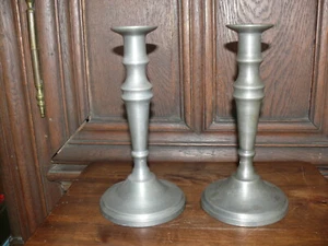 Coppia di vecchi candelabri in peltro Biedermeier 2 pezzi peltro massiccio timbrati - Foto 1 di 9