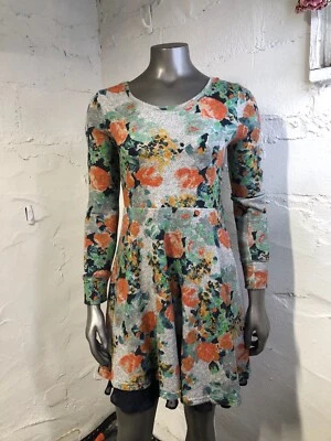 Anthropologie Saturday Sunday 连衣裙花卉毛衣合身喇叭尺寸 Smal 有内衬 — 第 1/4 张图片