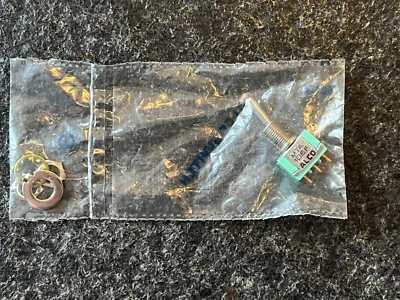 Mini interruptor de palanca Alcoswitch MTA106F con accesorios de montaje, MTA-106F NOS Foto 1 de 3