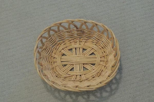  Rustic Farmhouse Cottage Woven Wicker Basket 12 X 11 INCH 5 INCH HEIGHT VINTAGE - Picture 1 of 3