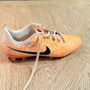 Nike Tiempo Legend (DZ3179-800). Taglia 8 - Foto 1 di 7