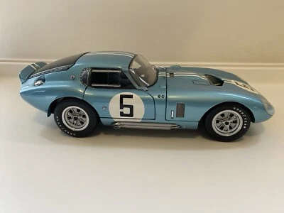 Exoto Racing Legends Cobra Daytona Coupe #5 1:18 - Imagem 1 de 4