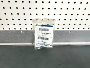 Abrazadera de tubo de cambio de transmisión automática Ford OEM NOS GC2Z-7E400-A 1992-2014 E-150 - Imagen 1 de 3