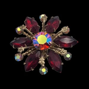 Spilla retrò ROSSO RUBINO strass fiore accenti aurora boreale tono oro 1 1/2" - Foto 1 di 5