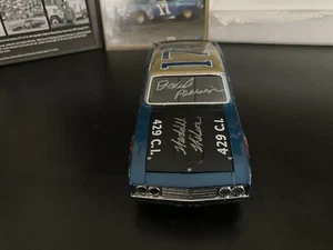 David Pearson 3x Signed Ford Torino Univ Of Racing Holman Moody 1/24 Diecast - Picture 1 of 8