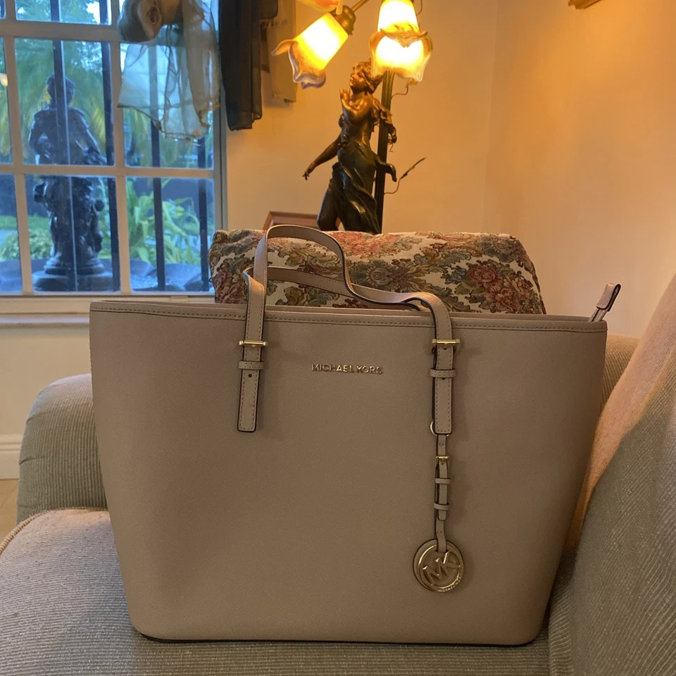 Bolso de Viaje Michael Kors Jet Set Hombro Grande Color Beige Nuevo Sin Etiqueta Foto 1 de 4
