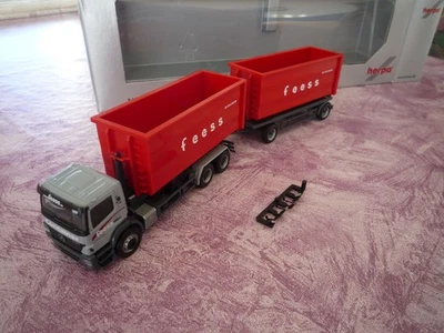 Herpa  MB  Actros  Abroll Mulden Kipper Hängerzug  Feess   1:87  in OVP - Bild 1 von 4