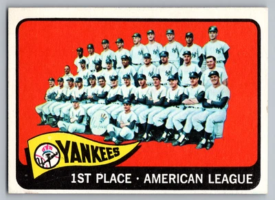 1965 TOPPS #513 NEW YORK YANKEES TEAM CARD W/MICKEY MANTLE/BERRA/FORD/MARIS - Image 1 of 3