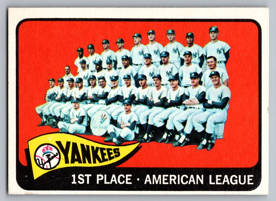 1965 TOPPS #513 NEW YORK YANKEES TEAM CARD W/MICKEY MANTLE/BERRA/FORD/MARIS - Image 1 of 3