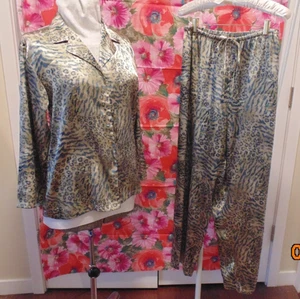 Jones New York Pajama Set Leopard/Tiger Print Silky Smooth Comfort-Women Sz Med - Picture 1 of 8