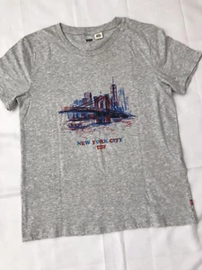 LEVI'S  NEW YORK CITY TEE,  SIZE M,  HEATHER GREY/GRAPHIC, NEW no tags - Picture 1 of 9