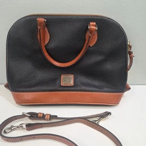 Cartera de cuero Dooney & Bourke de grano de guijarro con cremallera - negra con borde tostado hombro - Imagen 1 de 19