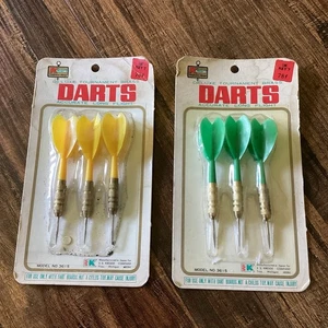 Freccette vintage Kmart ottone NOS set di 3 gialle e verdi sigillate modello Giappone 3615 - Foto 1 di 5
