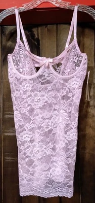 Lencería rosa suave Momentos elegantes para mujer talla grande Foto 1 de 2