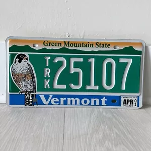Vintage 2001 Vermont Truck License Plate Peregrine Falcon Bird Green Mountain - Picture 1 of 7