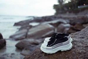 Alexander McQueen Tread Slick Low Lace Up Black White - 611705 Sz 41 D EUR Rare - Picture 1 of 13