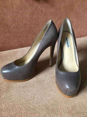 Zapatos de salón Kelsi Dagger plataforma color topo tacón alto cuero talla 6,5 Foto 1 de 4