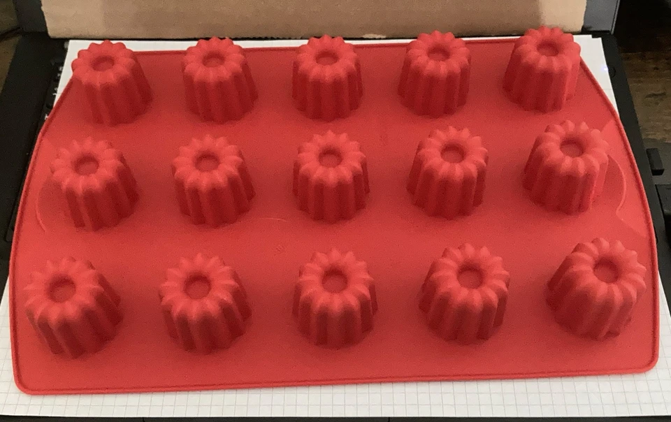 TUPPERWARE SILIKON-FORM MINI-GUGELHUPF-FORM PRALINEN-FORM ROT - Bild 1 von 1