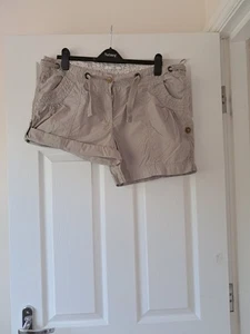 Womens Adjustable Beige Cargo Shorts.Size 18. George. Good Condition. Used - Picture 1 of 10