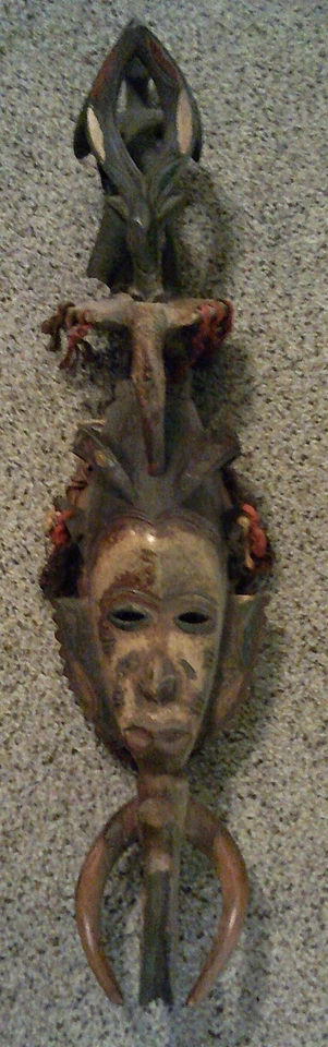 Máscara africana - Posiblemente Grebo Ku de Costa de Marfil Foto 1 de 1