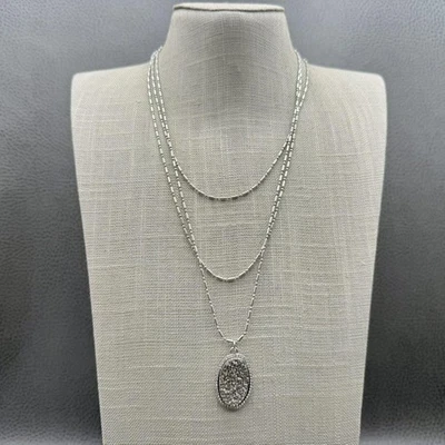 Collar Lane Bryant en Capas Tono Plata Ovalado Imitación Cuarzo Colgante Ajustable Foto 1 de 4