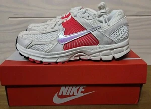 Nike Zoom Vomero 5 Siren Red White Boxed HF5072-133 Größe UK W4 M4,5 US W6,5 M5 - Bild 1 von 11