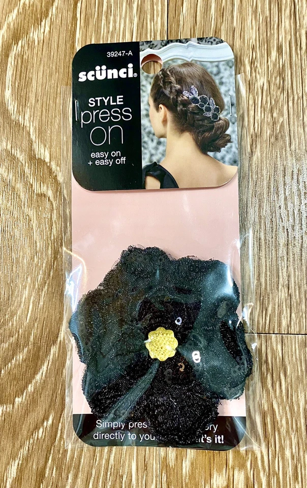 Paquete de 3 flores de cinta metálica negra Scunci para ocasiones especiales Foto 1 de 1
