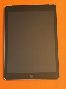 Apple iPad 6 A1954 Wifi+Cellular 9,7" Retina Multi-Touch 32GB iOS Tablet Argento - Foto 1 di 6