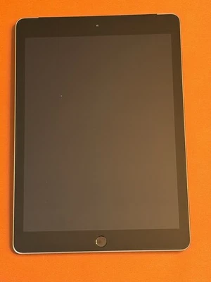 Apple iPad 6 A1954 Wifi+Cellular 9,7" Retina Multi-Touch 32GB iOS Tablet Argento - Immagine 1 di 4