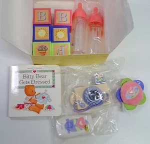 American Girl Bitty Baby Puppe Starterset BBSSR Quetschspielzeug, Flaschen, Blöcke - Bild 1 von 3
