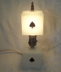 Lámpara antigua de vidrio con leche para jugar a cartas 11" - Imagen 1 de 18
