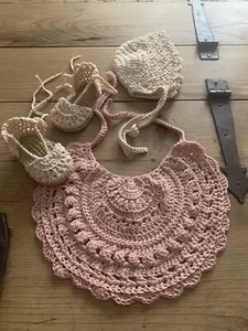 Conjunto Bebe Patucos Babero Gorro Capota 0/3 Meses Hecho A Mano Rosa Beige - Imagen 1 de 8