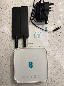 EE 4GEE Wi Fi Router HH70VB with 2 x Antennas - Photo 1/3