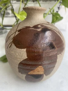 Exceptional Handcrafted Studio Art Pottery Weed Pot Vase 5 1/4" tall Signed - Picture 1 of 5