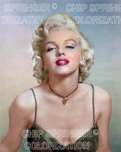 MARILYN MONROE im grünen Kleid | 8x10 FARBFOTO VON CHIP SPRINGER - Bild 1 von 1